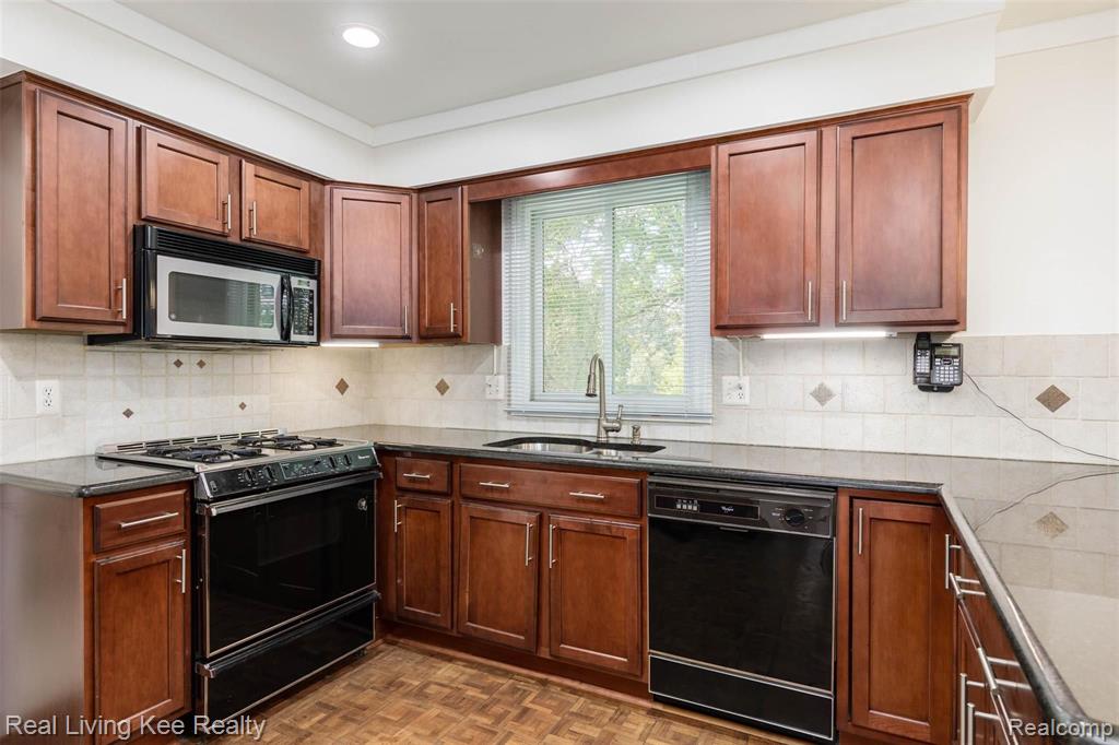 359 Fordcroft Drive Rochester Hills, MI 48309 - Photo 10 of 29