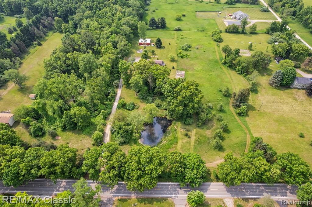 917 Middle Road Highland, MI 48357 - Photo 10 of 97