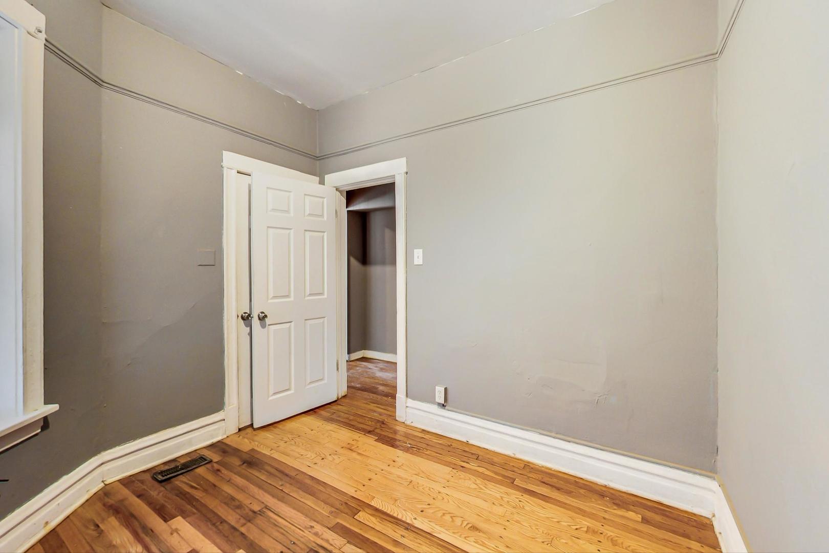 719 North Ridgeway Avenue Chicago, IL 60624 - Photo 20 of 58 a view of an empty room