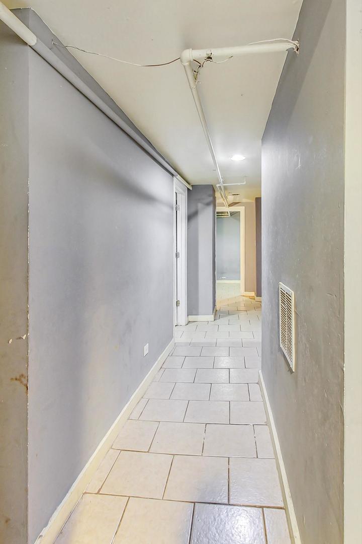 719 North Ridgeway Avenue Chicago, IL 60624 - Photo 27 of 58