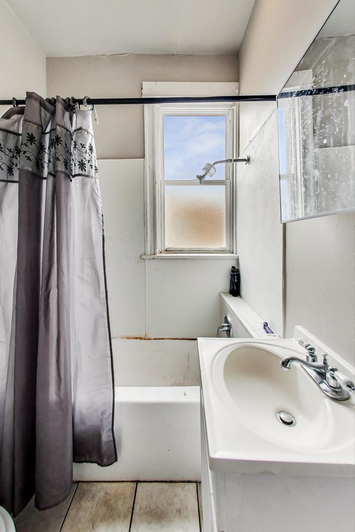 719 North Ridgeway Avenue Chicago, IL 60624 - Photo 44 of 58 a bathroom with a sink and a shower
