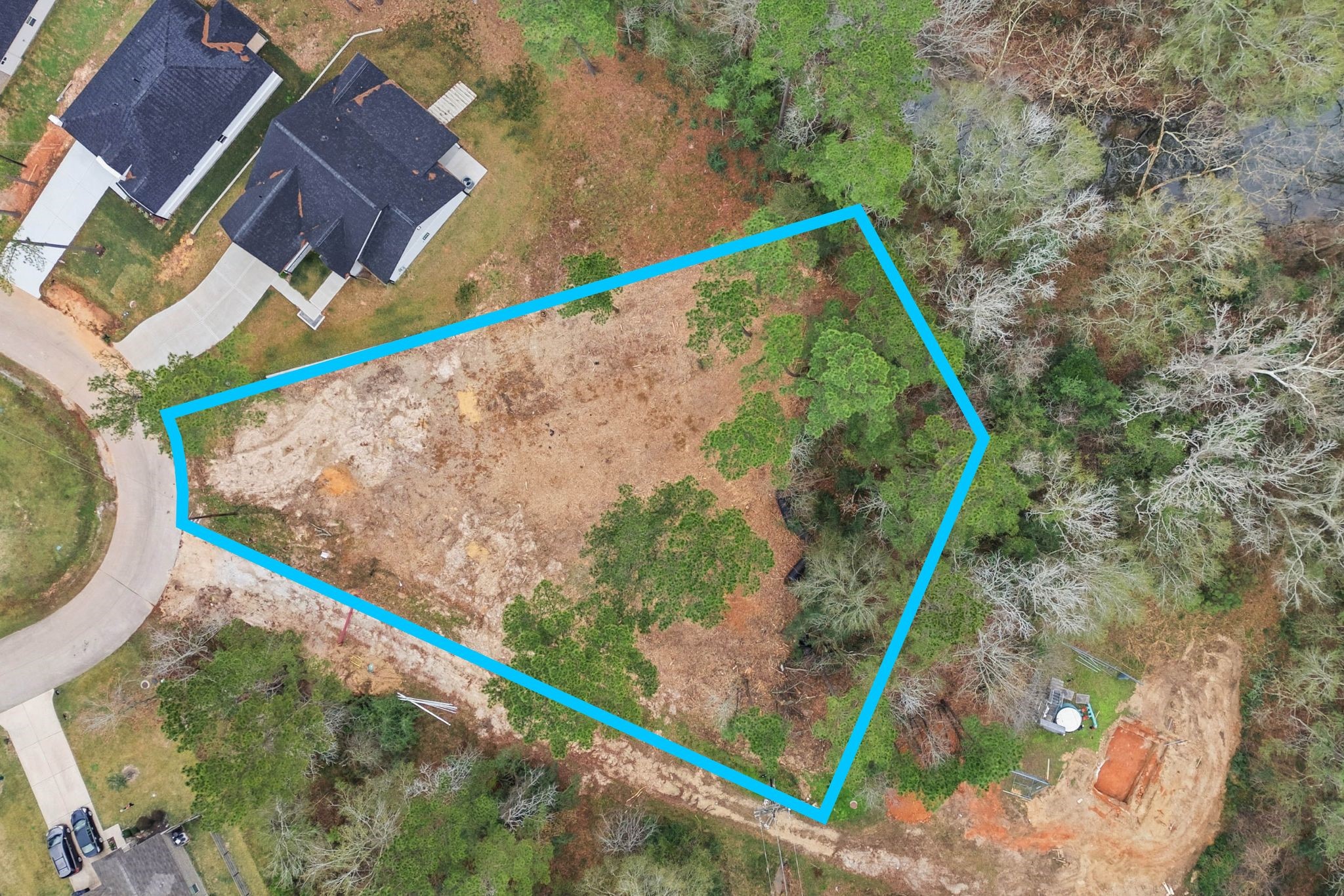 a picture of outdoor space with seating area