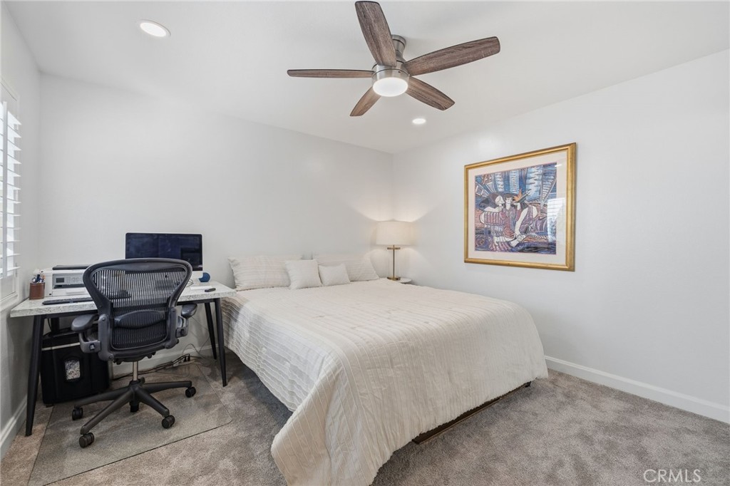 7 Spring Buck Irvine, CA 92614 - Photo 21 of 51 a bedroom with a bed and a desk