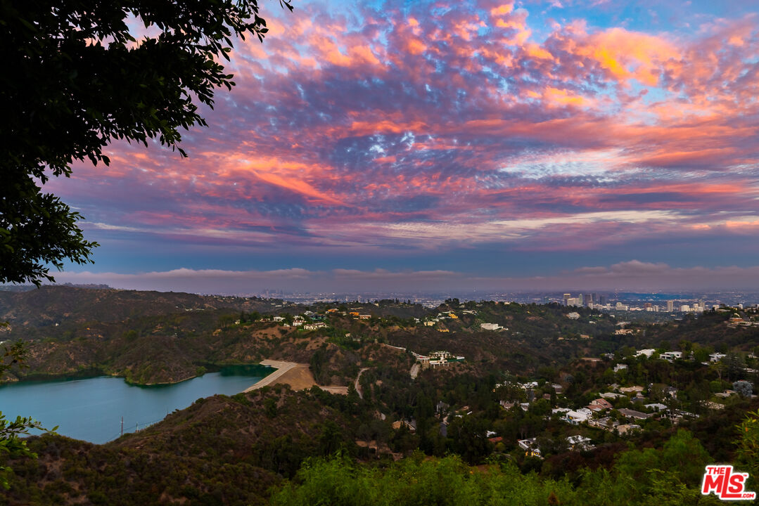 2052 Stradella Road Los Angeles, CA 90077 - Photo 32 of 34 Gallery Image 32