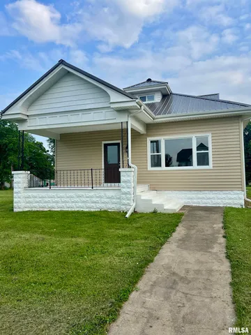 $180,000 | 111 West Prairie Street, Camp Point, IL 62320