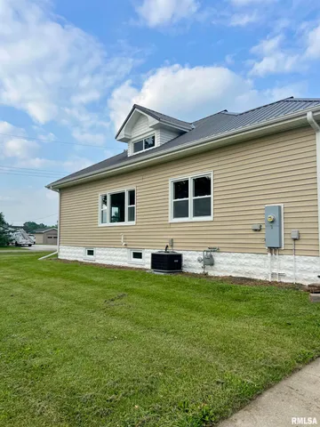 $180,000 | 111 West Prairie Street, Camp Point, IL 62320