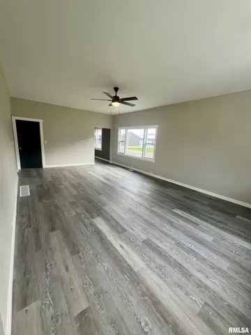 $180,000 | 111 West Prairie Street, Camp Point, IL 62320