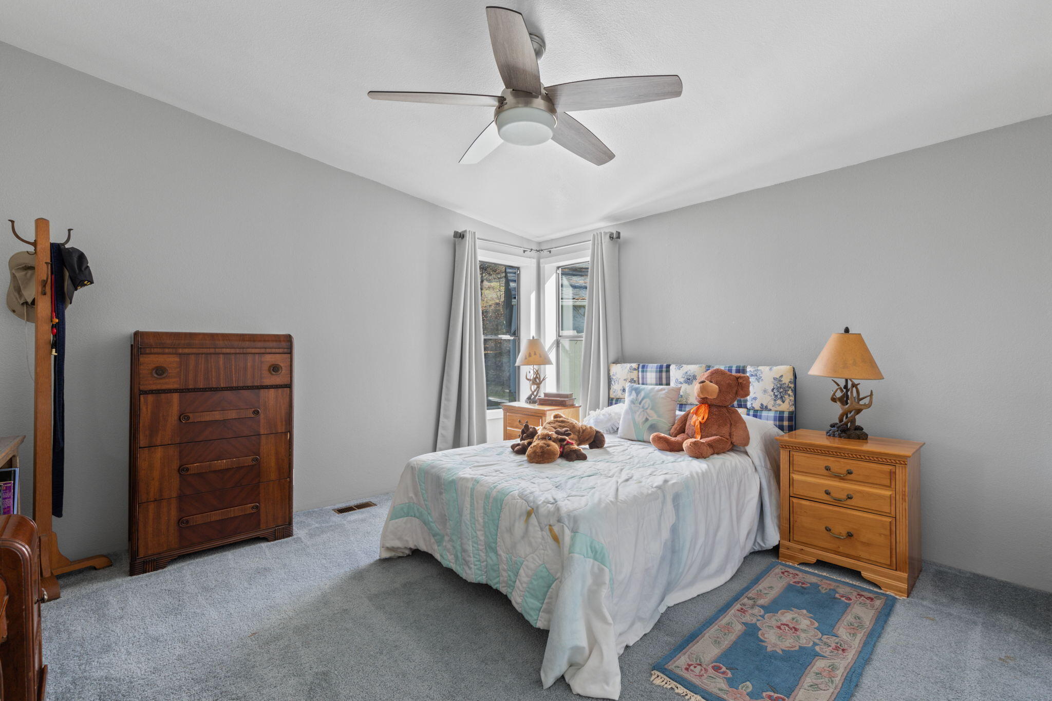 3746 Devils Garden Road Medford, OR 97504 - Photo 13 of 33 Bedroom 2