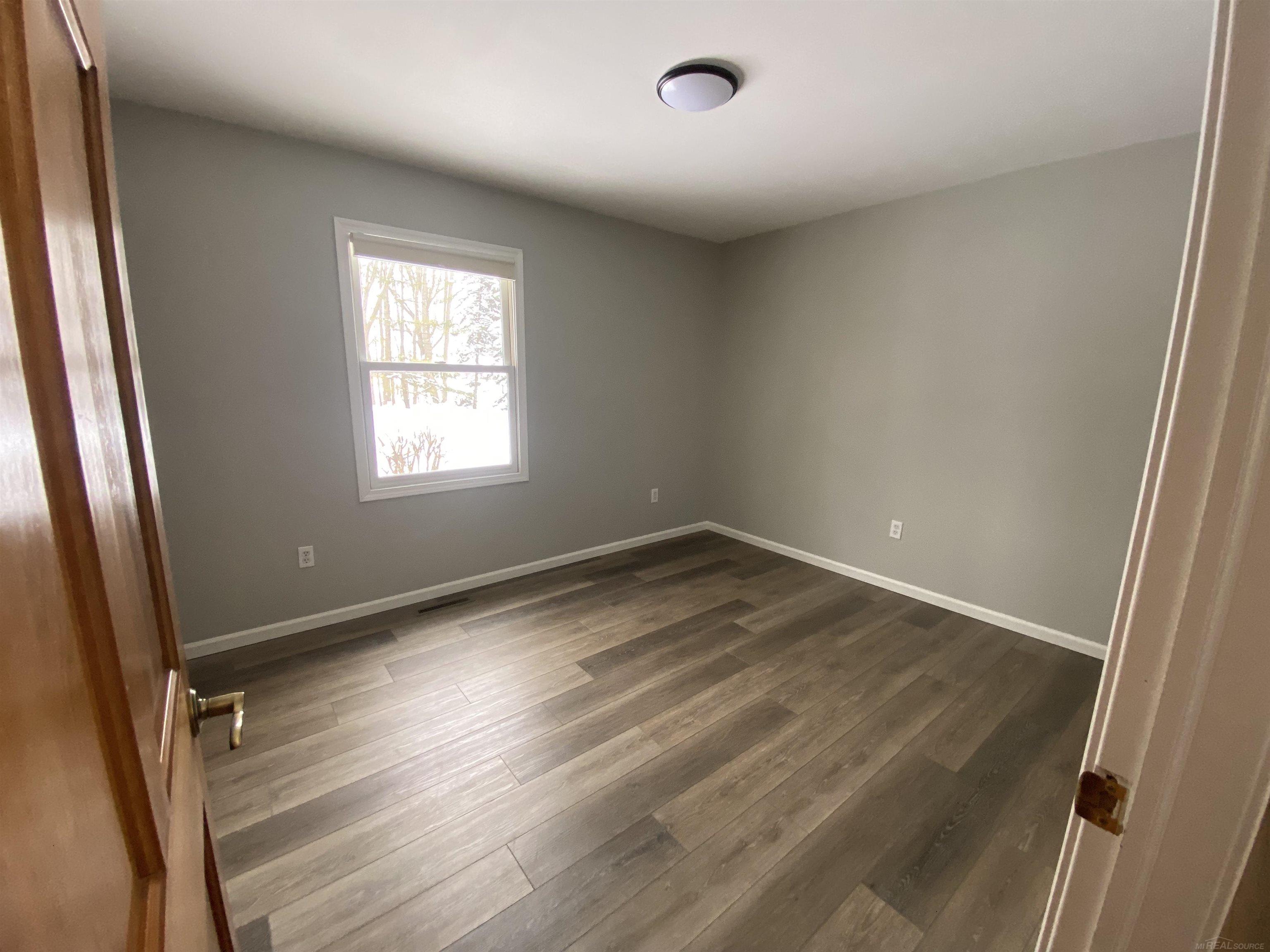 7207 Hackett Road Freeland, MI 48623 - Photo 21 of 25 50101156-20.JPG