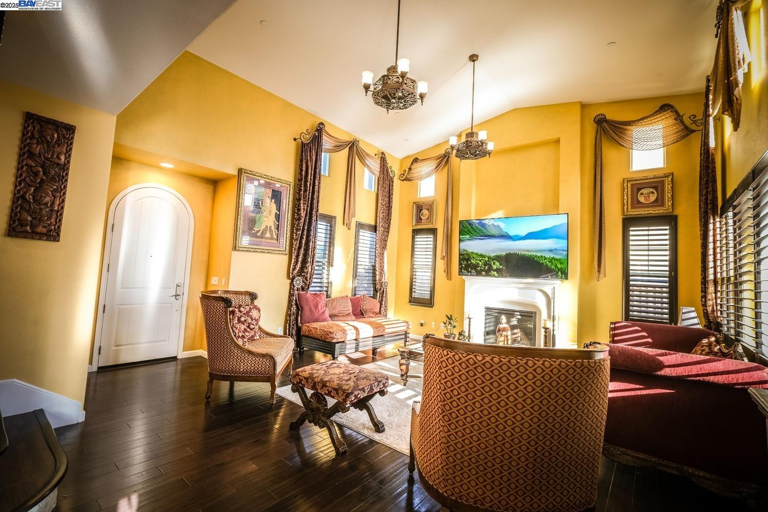 3252 Carpenter Way San Ramon, CA 94582 - Photo 24 of 58 a living room with furniture and a window