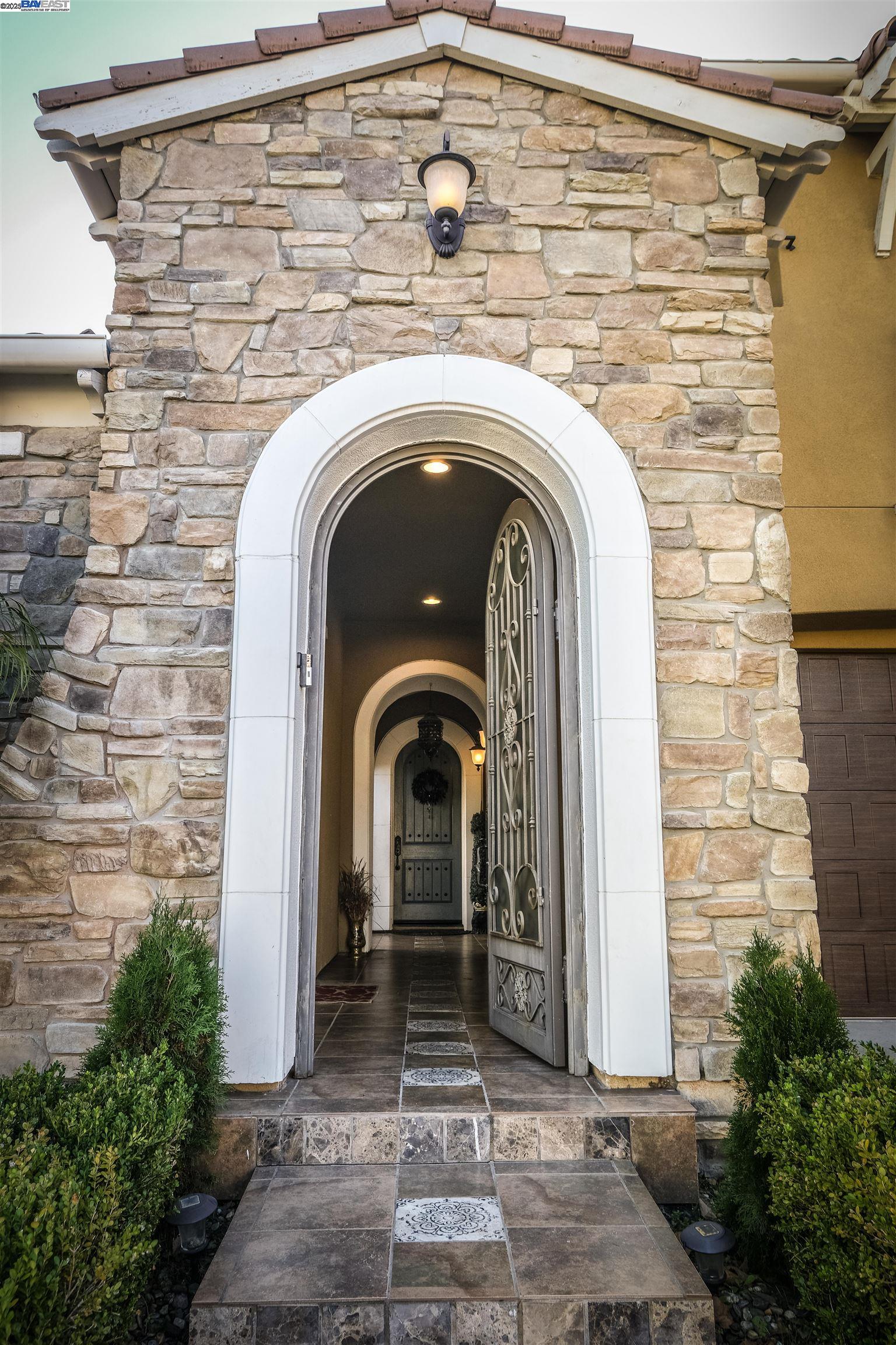 3252 Carpenter Way San Ramon, CA 94582 - Photo 4 of 58 a front view of a house with garden