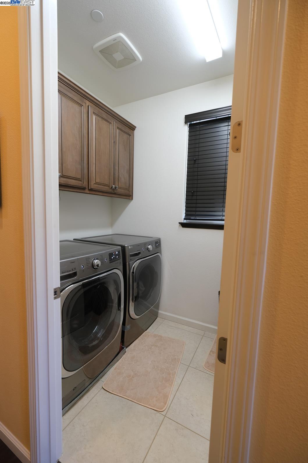 3252 Carpenter Way San Ramon, CA 94582 - Photo 42 of 58 a utility room with dryer and washer