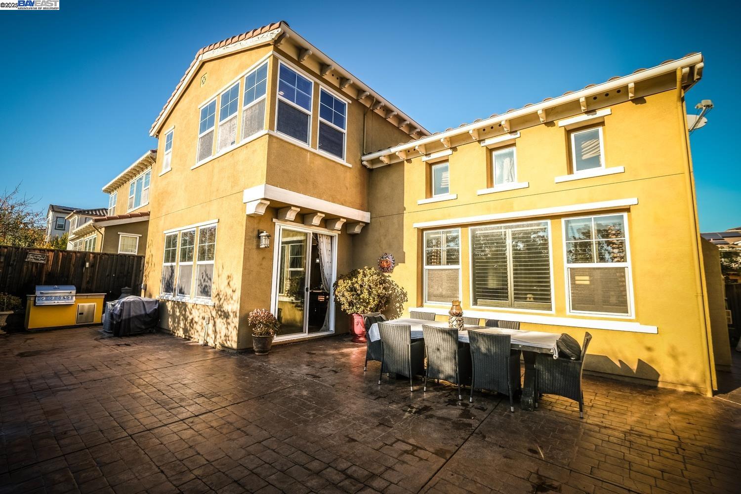 3252 Carpenter Way San Ramon, CA 94582 - Photo 52 of 58 a view of a building with sitting area