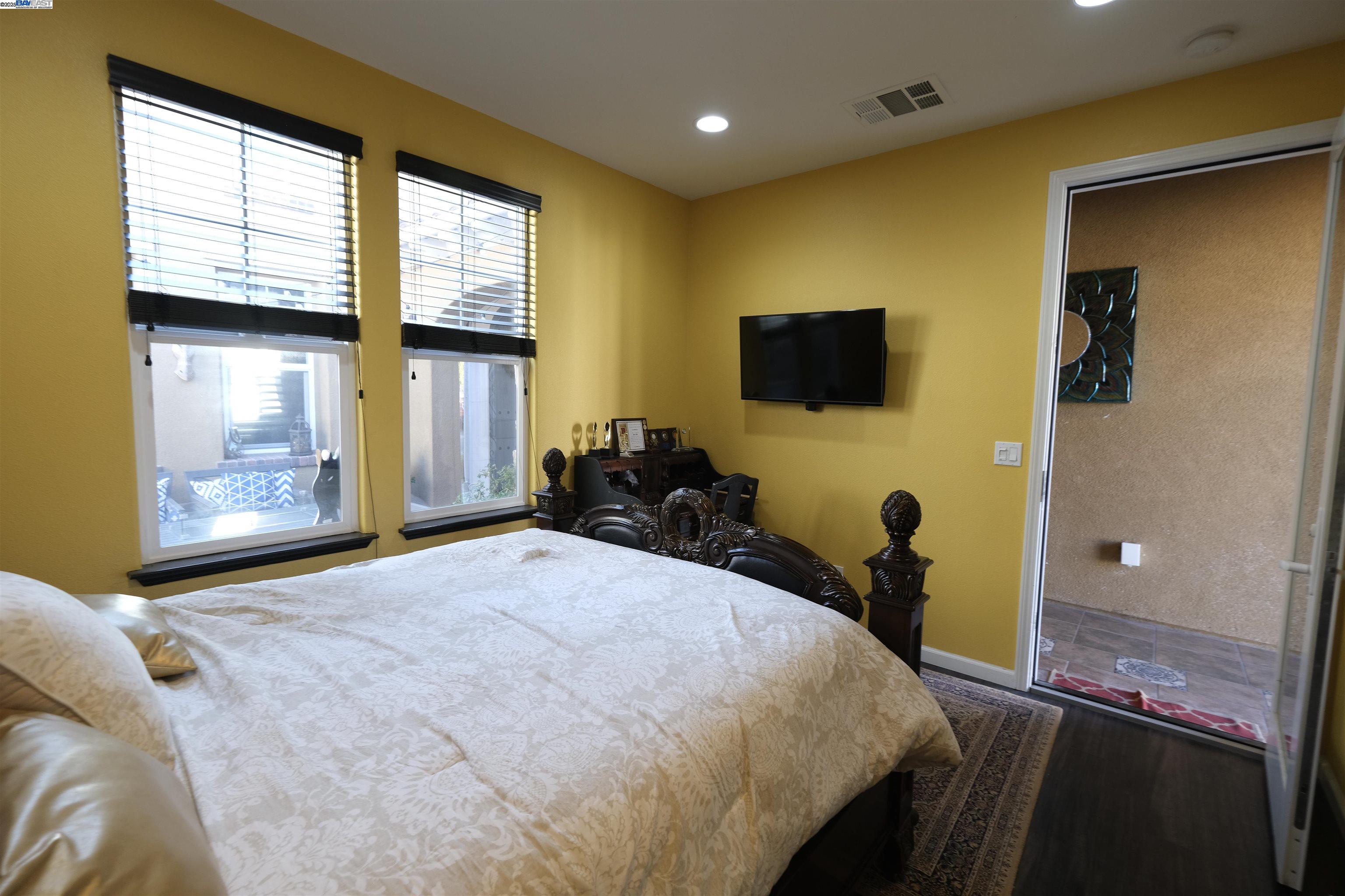 3252 Carpenter Way San Ramon, CA 94582 - Photo 7 of 58 a bed room with a bed and a television