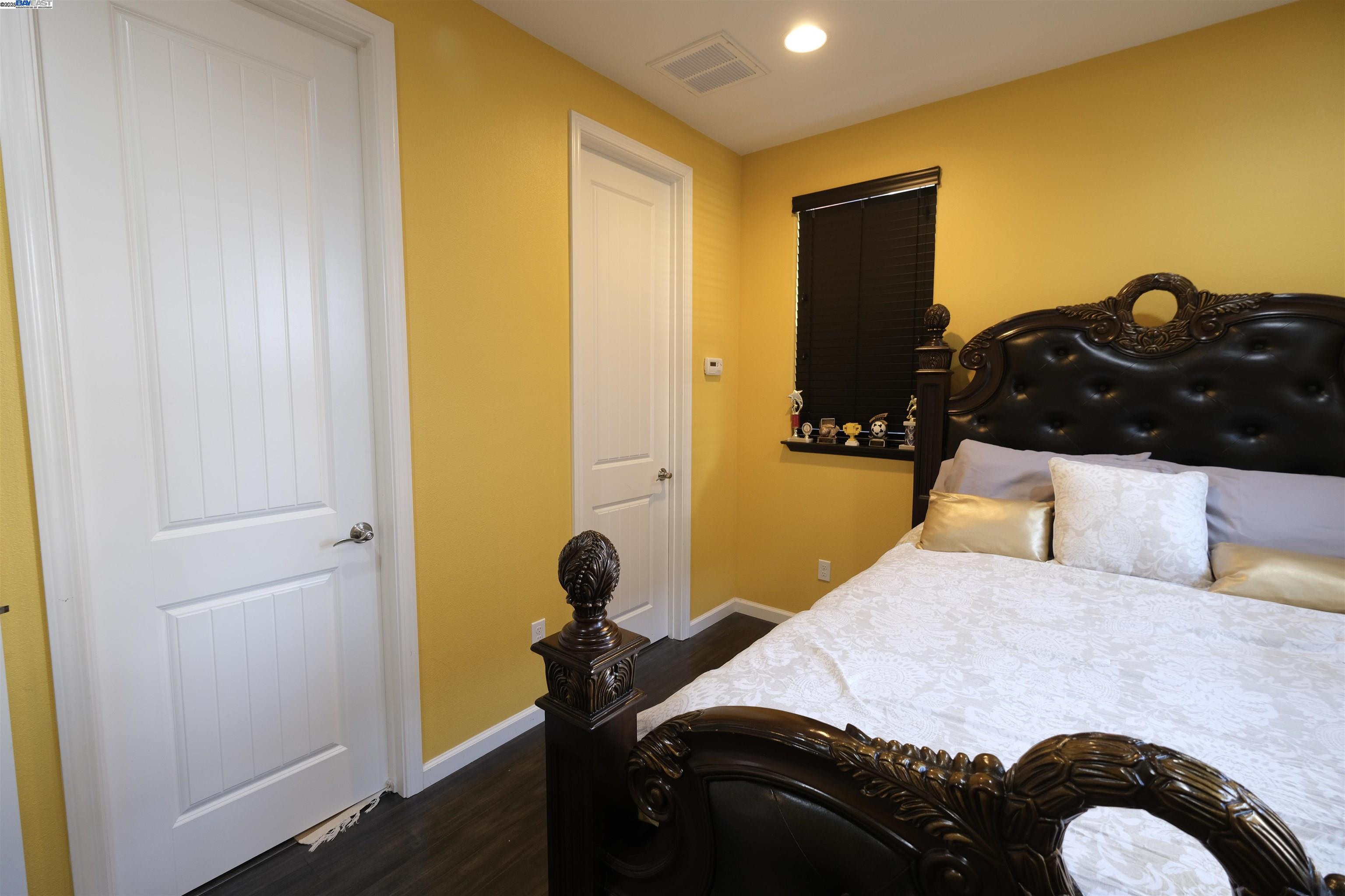 3252 Carpenter Way San Ramon, CA 94582 - Photo 8 of 58 a bedroom with a bed and a dresser