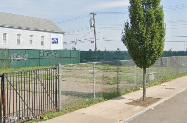 $5,000,000 | 1 Water Street | Stapleton