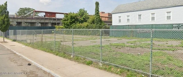 $5,000,000 | 1 Water Street | Stapleton