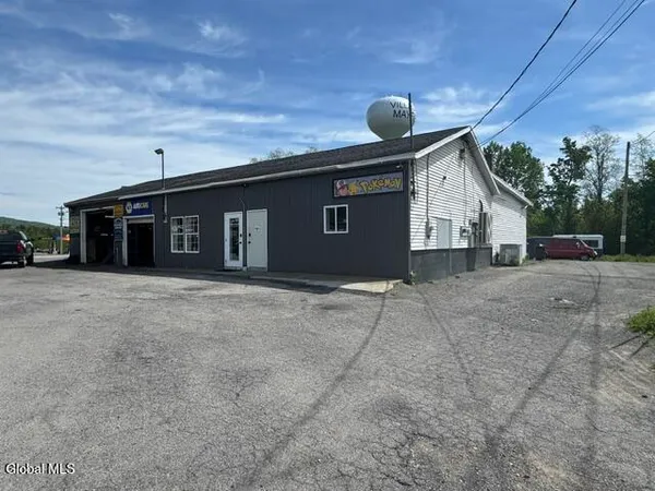 $850,000 | 2469 Highway 30, Mayfield, NY 12117