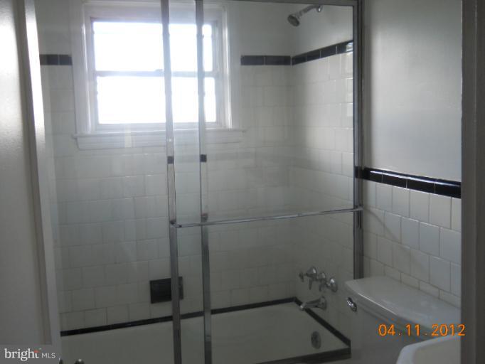 304 Stemmers Run Road Essex, MD 21221 - Photo 4 of 12 Bath