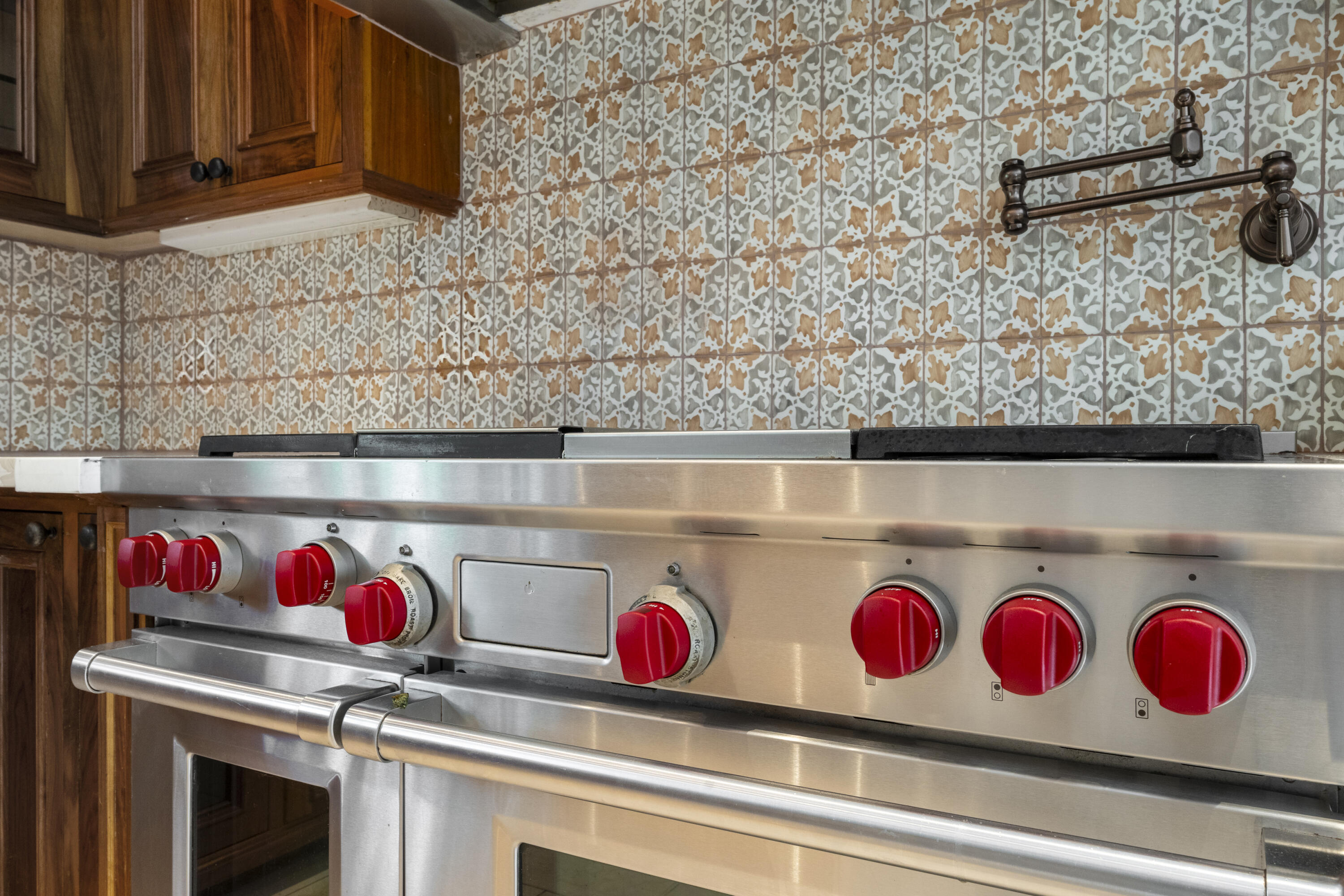 1493 Sycamore Canyon Road Santa Barbara, CA 93108 - Photo 18 of 78 Stove