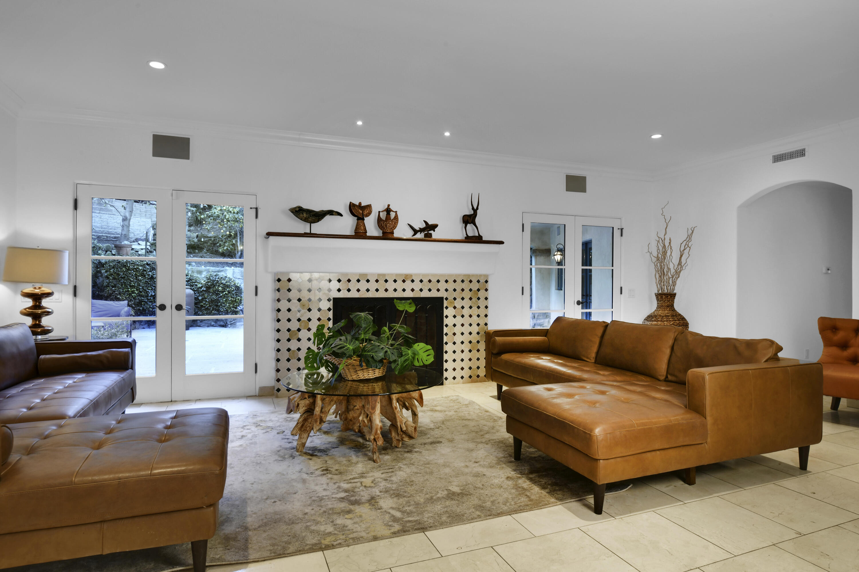 1493 Sycamore Canyon Road Santa Barbara, CA 93108 - Photo 22 of 78 Living Room