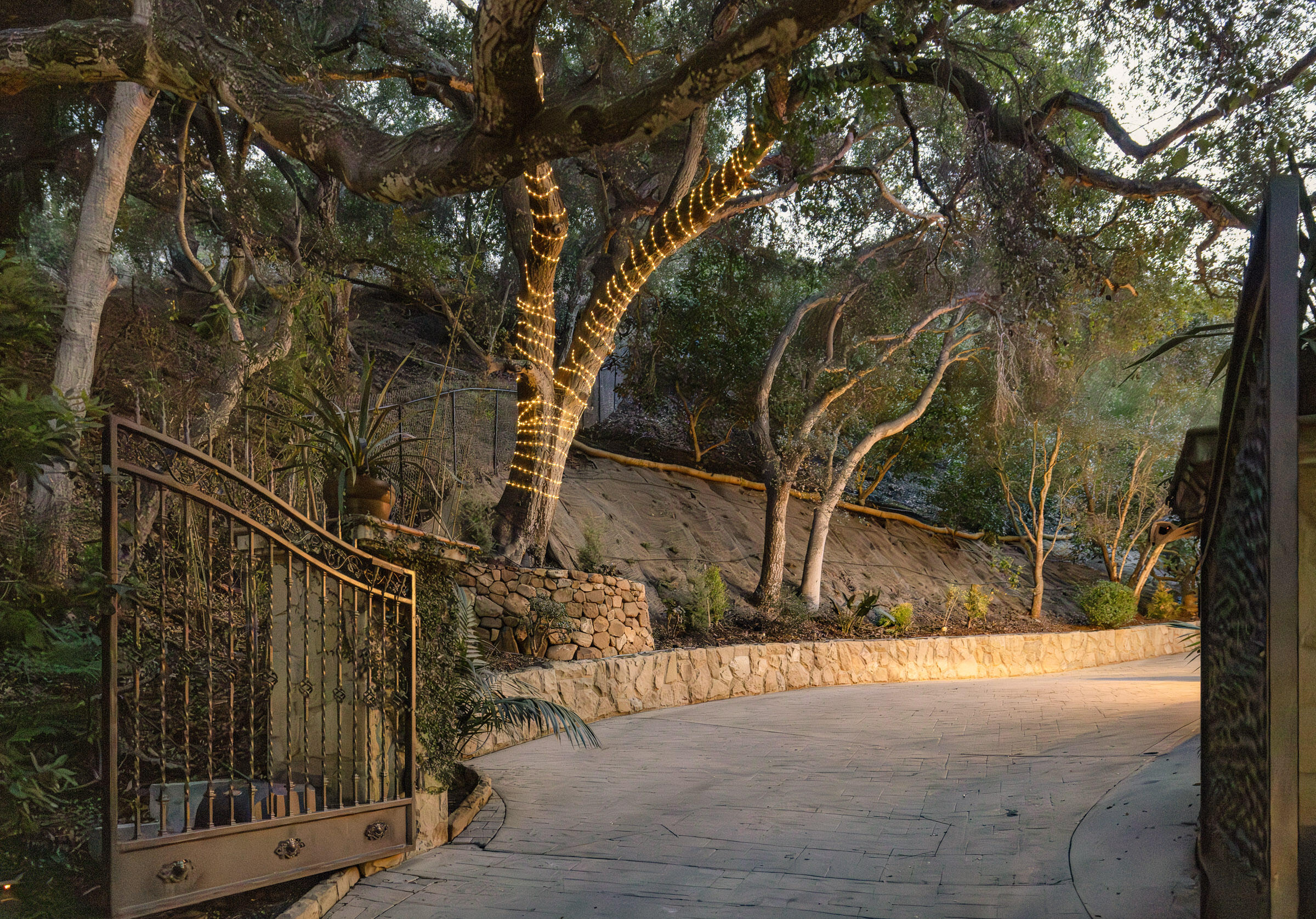 1493 Sycamore Canyon Road Santa Barbara, CA 93108 - Photo 66 of 78 Gate 2