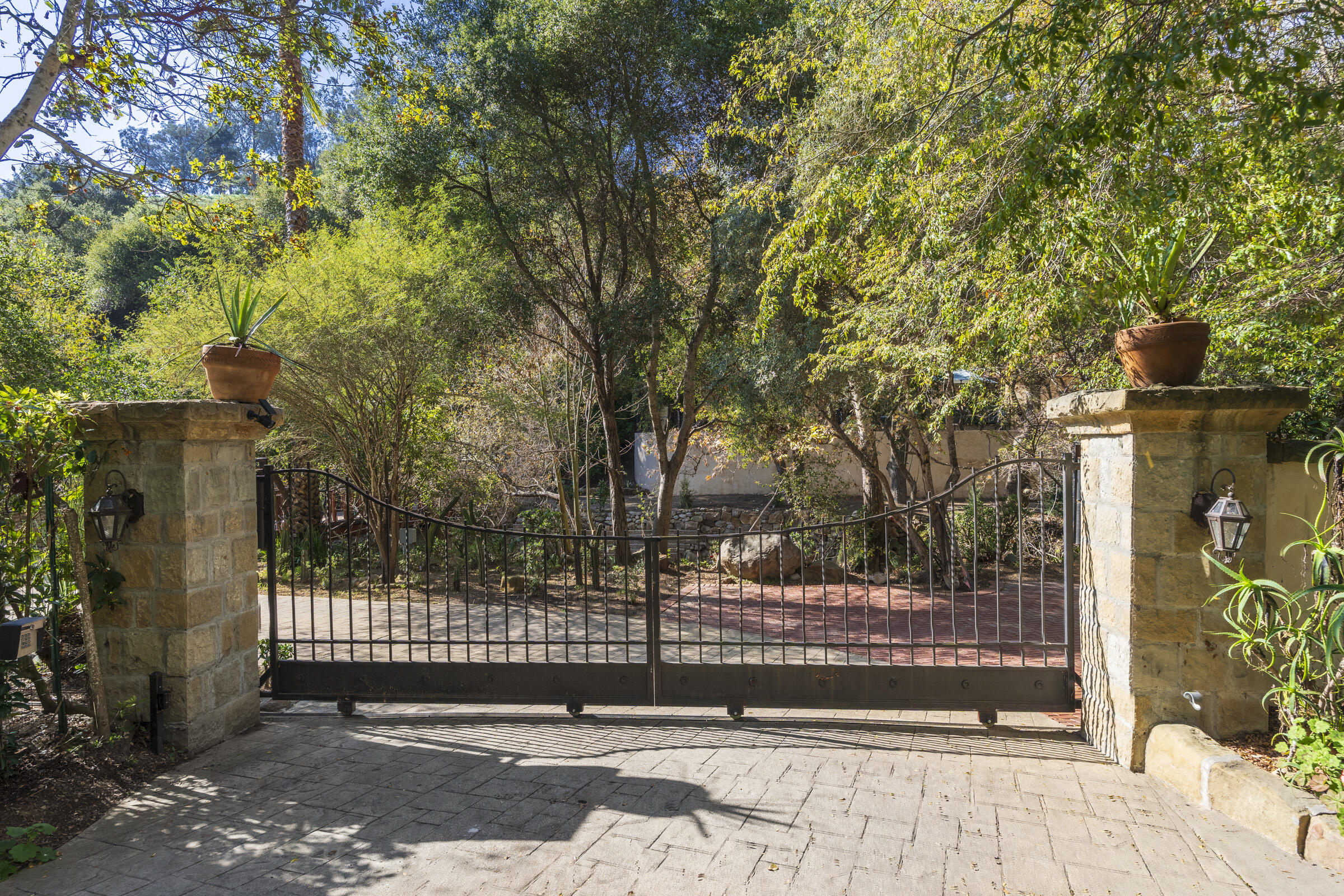 1493 Sycamore Canyon Road Santa Barbara, CA 93108 - Photo 77 of 78 Gate #1