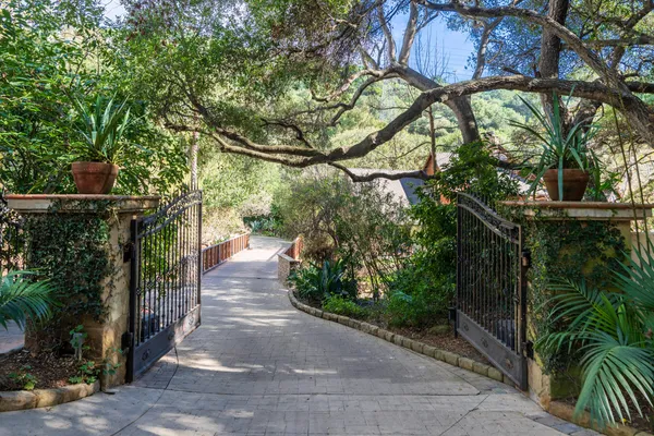 $8,250,000 | 1493 Sycamore Canyon Road, Santa Barbara, CA 93108