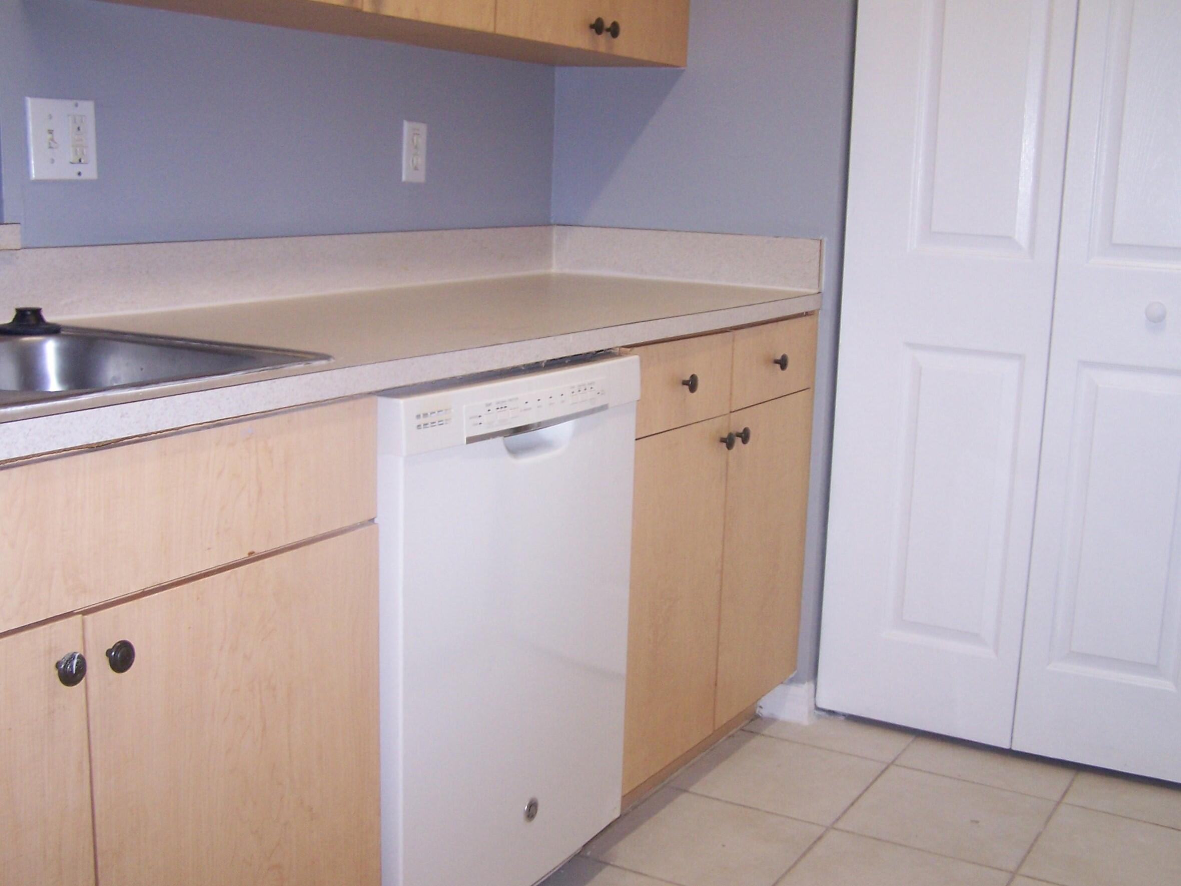 10372 Fox Trail Road South, Unit 606 Royal Palm Beach, FL 33411 - Photo 6 of 23 100_3448