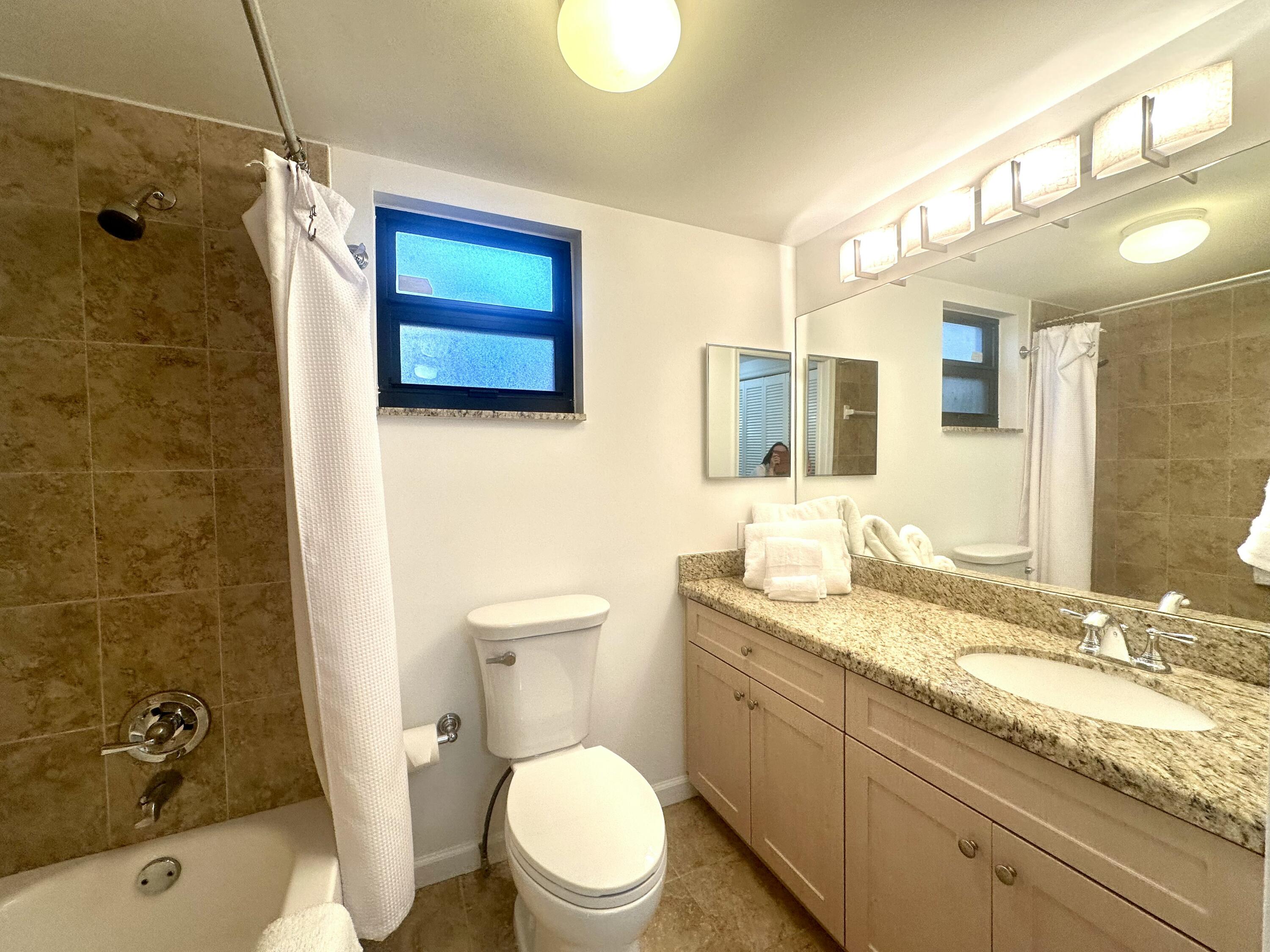 13334 Polo Club Road, Unit 236 Wellington, FL 33414 - Photo 4 of 23 Bathroom