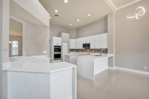$6,800 | 8006 North Savannah Circle, Davie, FL 33328