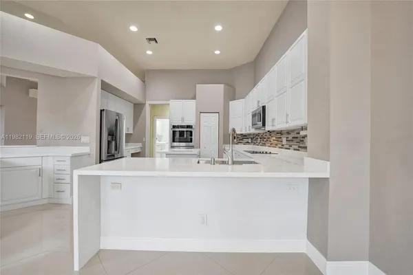 $6,800 | 8006 North Savannah Circle, Davie, FL 33328