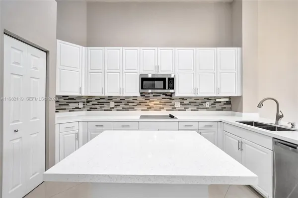 $6,800 | 8006 North Savannah Circle, Davie, FL 33328