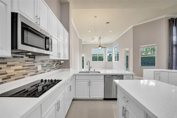 $6,800 | 8006 North Savannah Circle, Davie, FL 33328