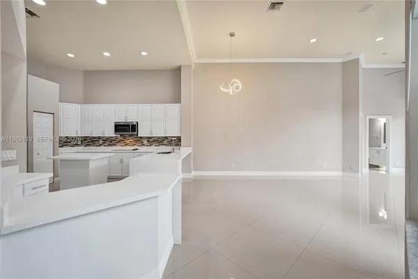 $6,800 | 8006 North Savannah Circle, Davie, FL 33328