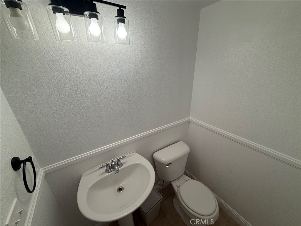 29162 Hydrangea Street Murrieta, CA 92563 - Photo 18 of 46 a bathroom with a toilet and a sink