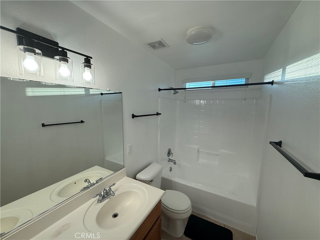 29162 Hydrangea Street Murrieta, CA 92563 - Photo 40 of 46 a bathroom with a sink mirror toilet and bathtub