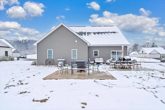 a view of a dinning table and chairs in the patio