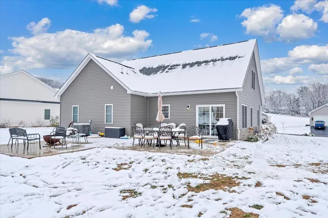 a view of the dinning table and chairs in the patio