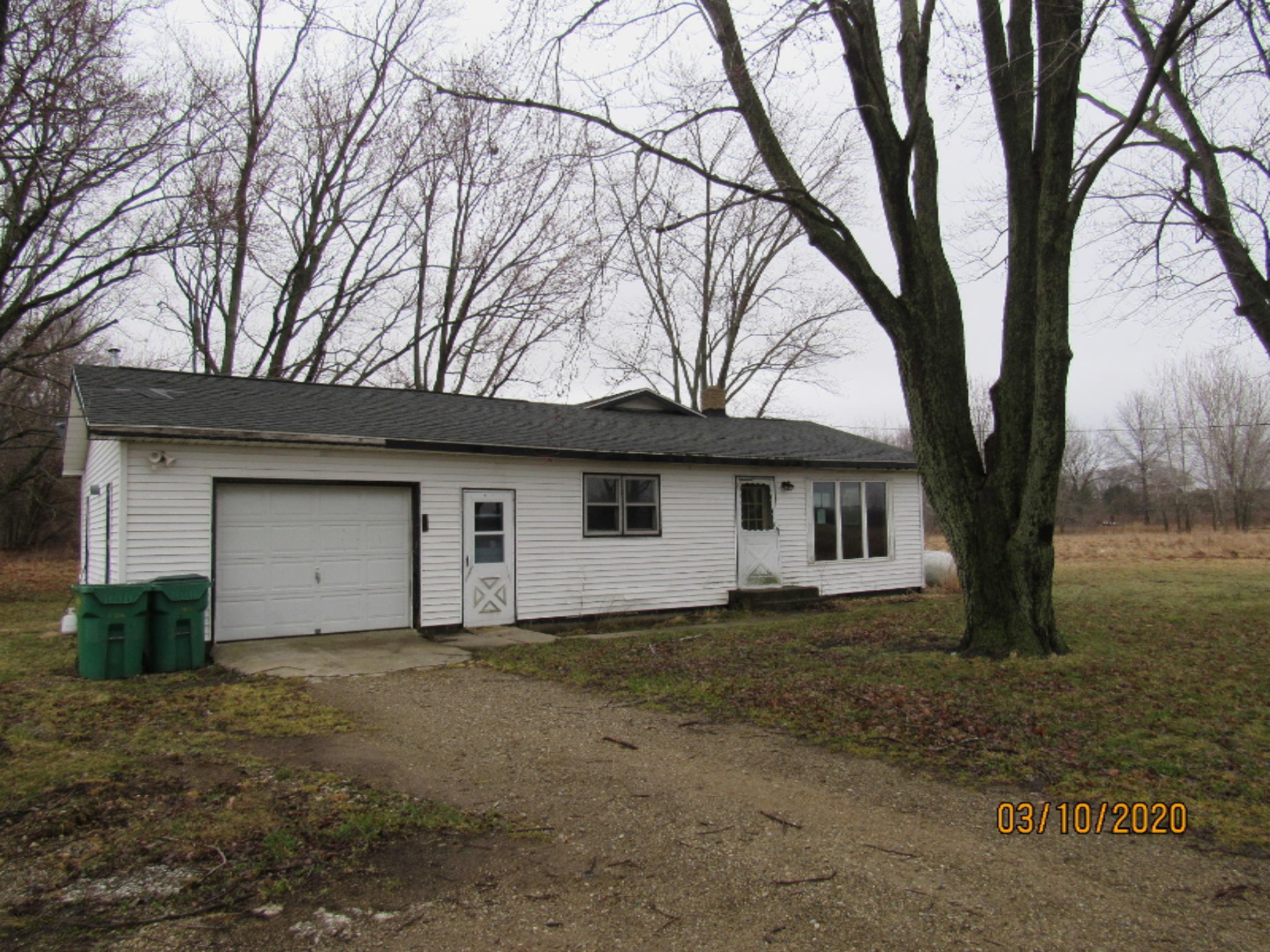 2293 Browntown Road Baroda, MI 49101 - Photo 1 of 13 IMG_6482