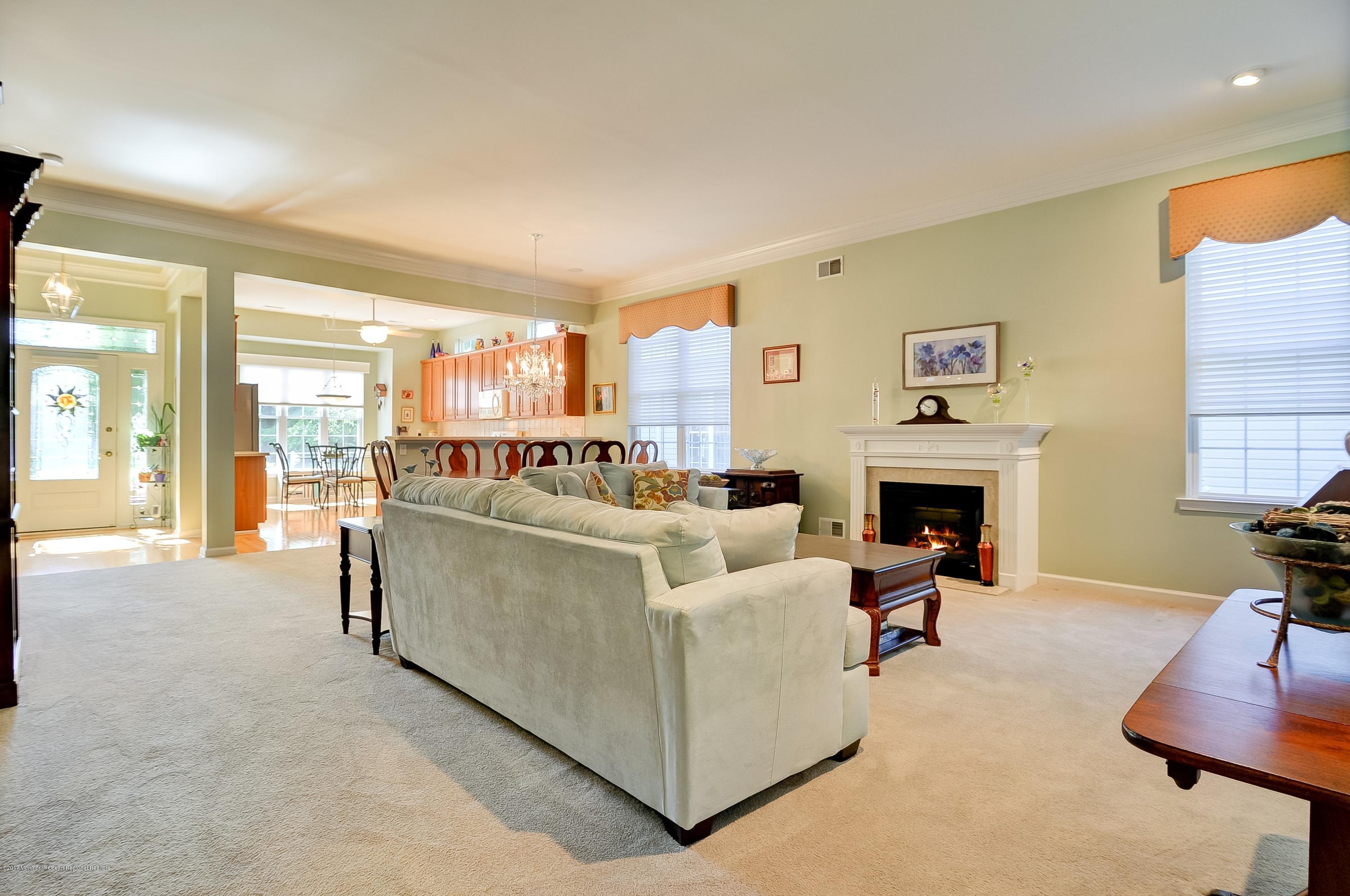 6 Shoal Road Jackson, NJ 08527 - Photo 11 of 35 011_Living