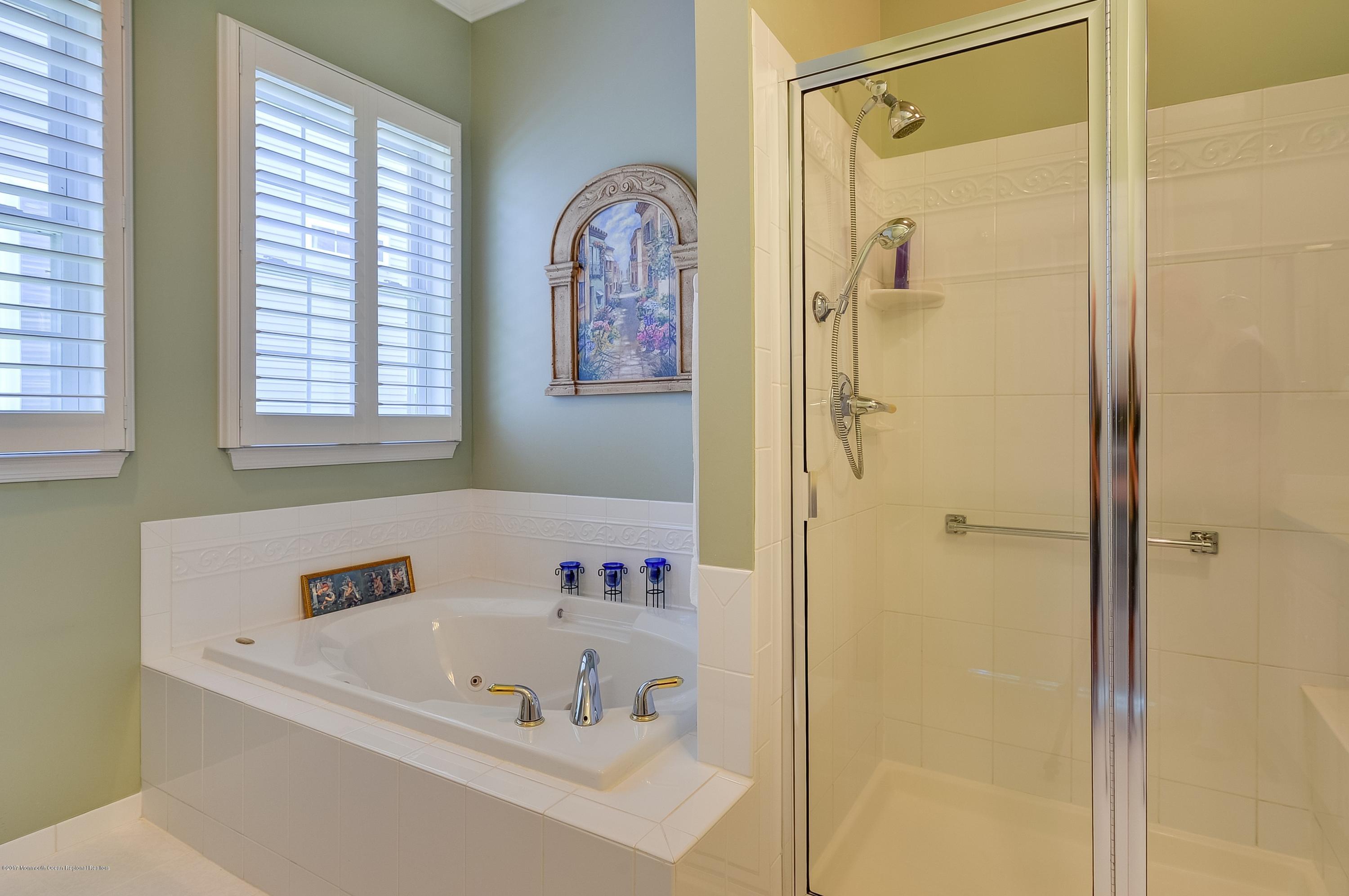6 Shoal Road Jackson, NJ 08527 - Photo 18 of 35 018_Master Bathroom