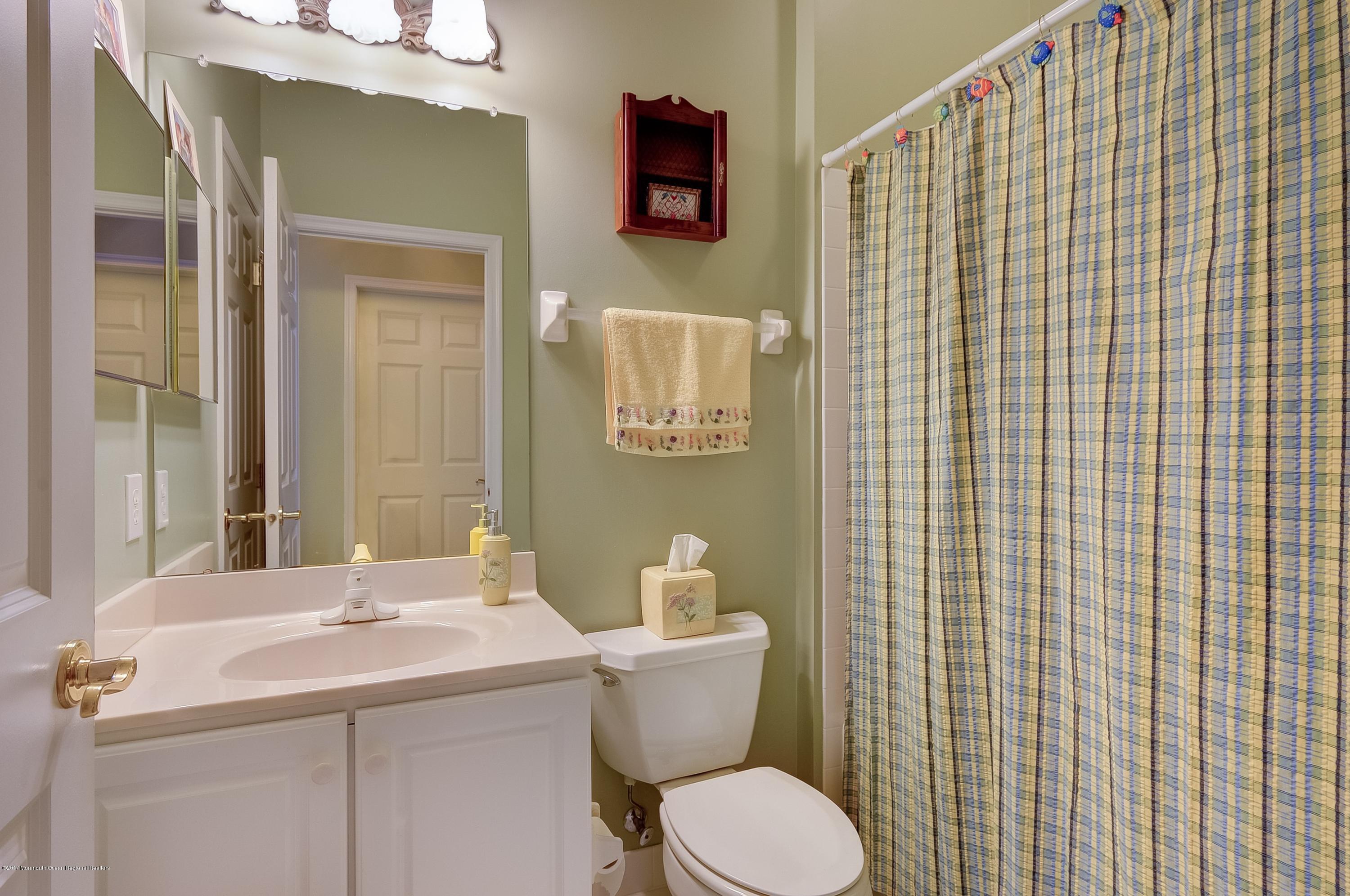 6 Shoal Road Jackson, NJ 08527 - Photo 20 of 35 020_Bathroom