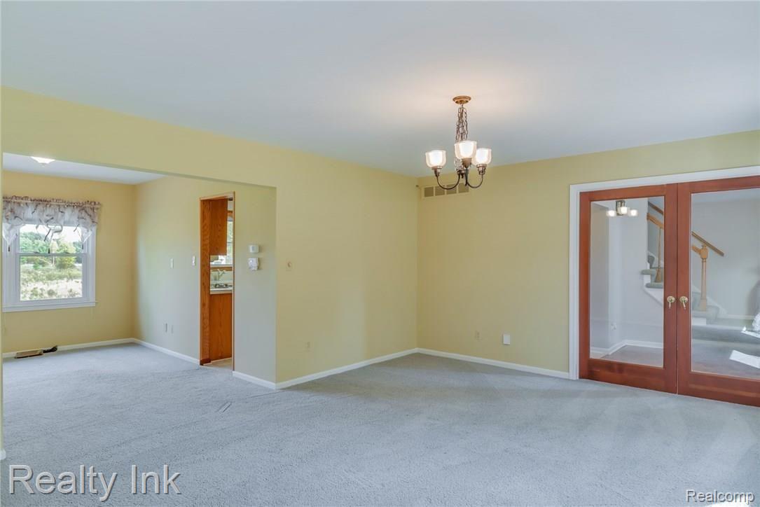 3100 Byron Road Howell, MI 48855 - Photo 4 of 23 Living Room/Dining Room
