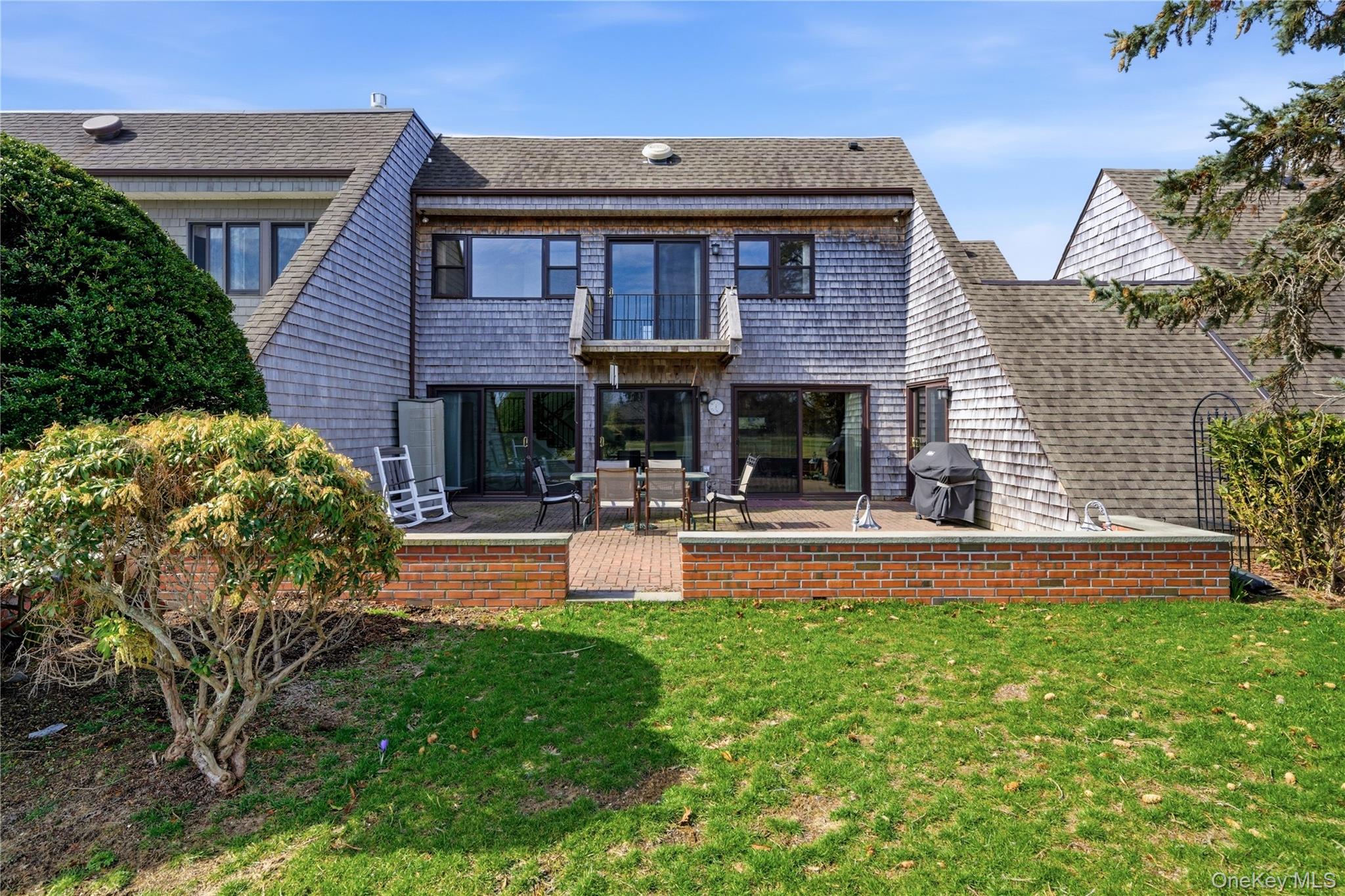 282 Helm Lane Bay Shore, NY 11706 - Photo 31 of 48 a house view with swimming pool and garden space