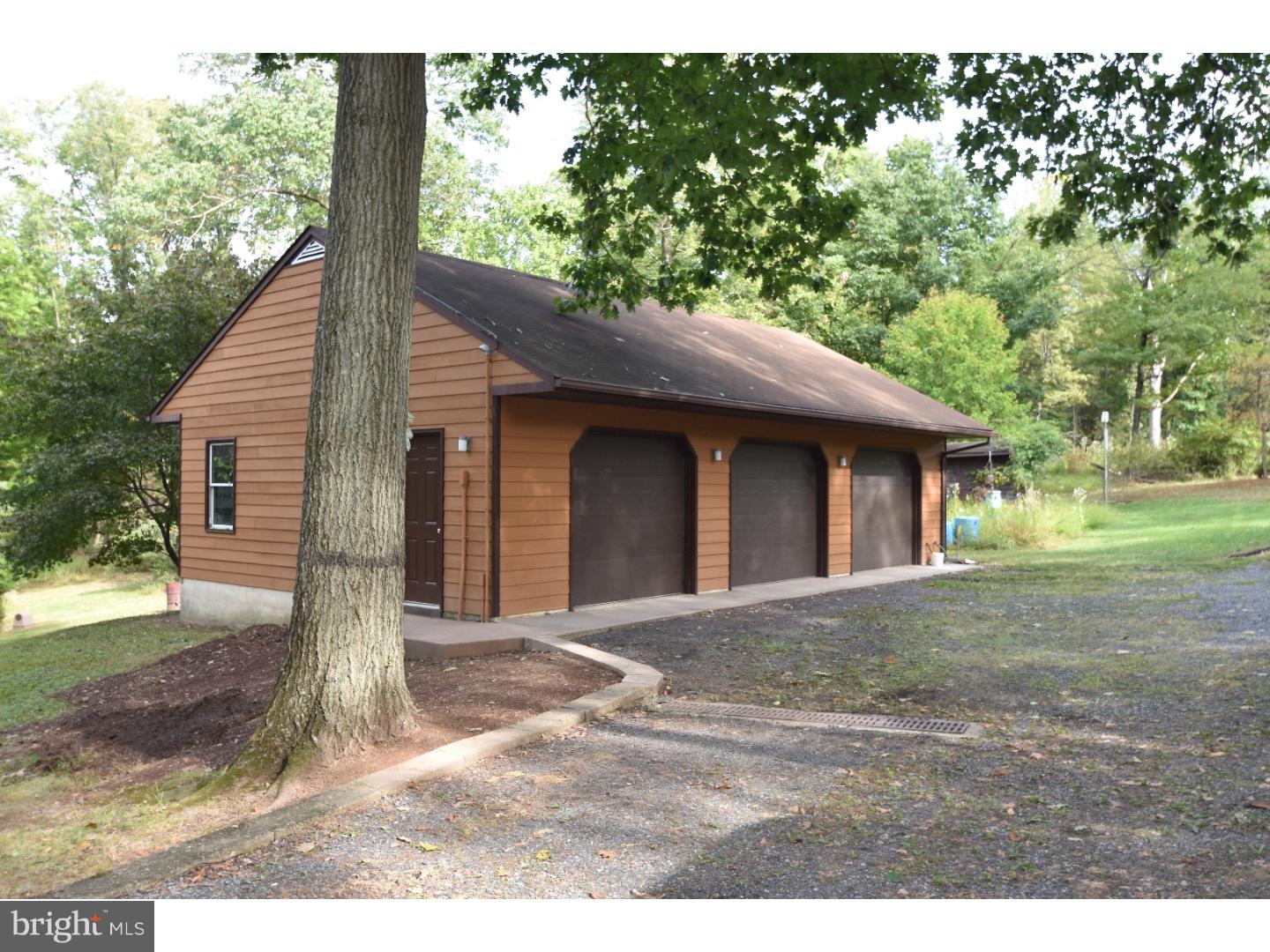1503 Markley Road Pennsburg, PA 18073 - Photo 18 of 25 Garage
