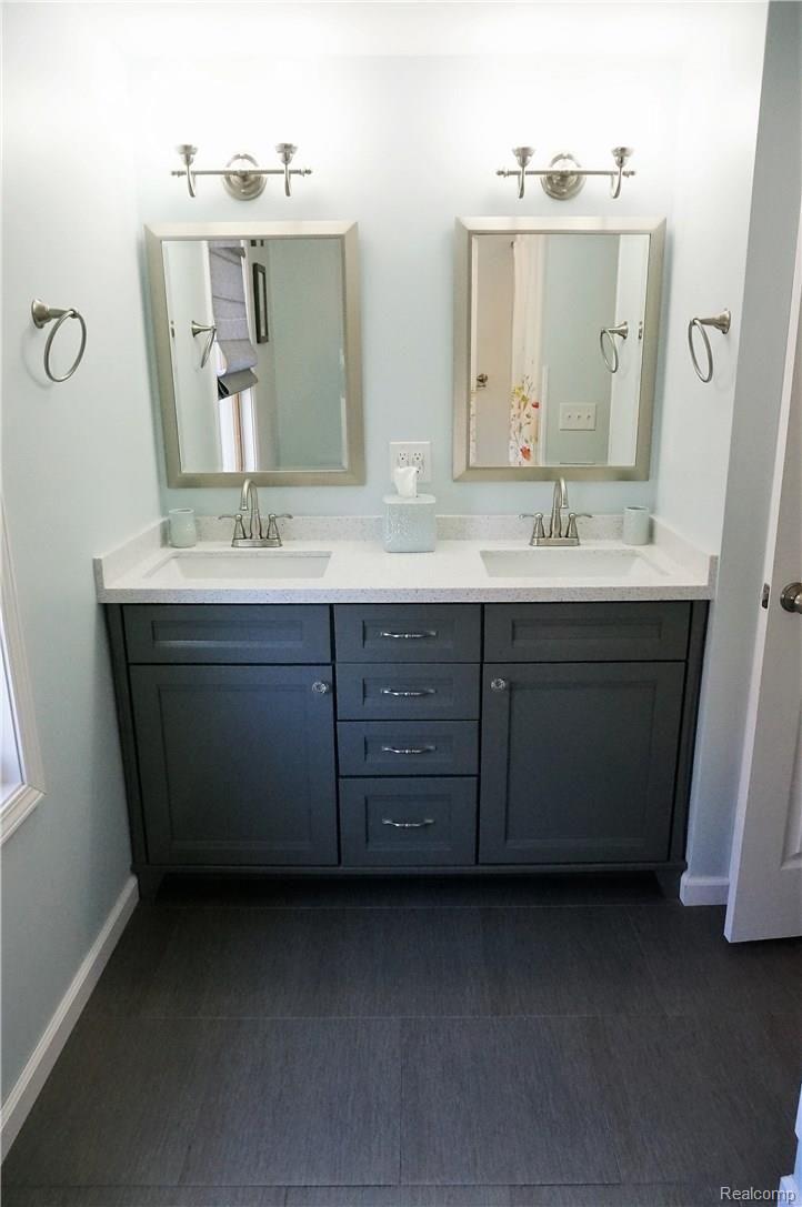 8650 Napier Road Northville, MI 48168 - Photo 24 of 32 Upper Full Bath.jpg