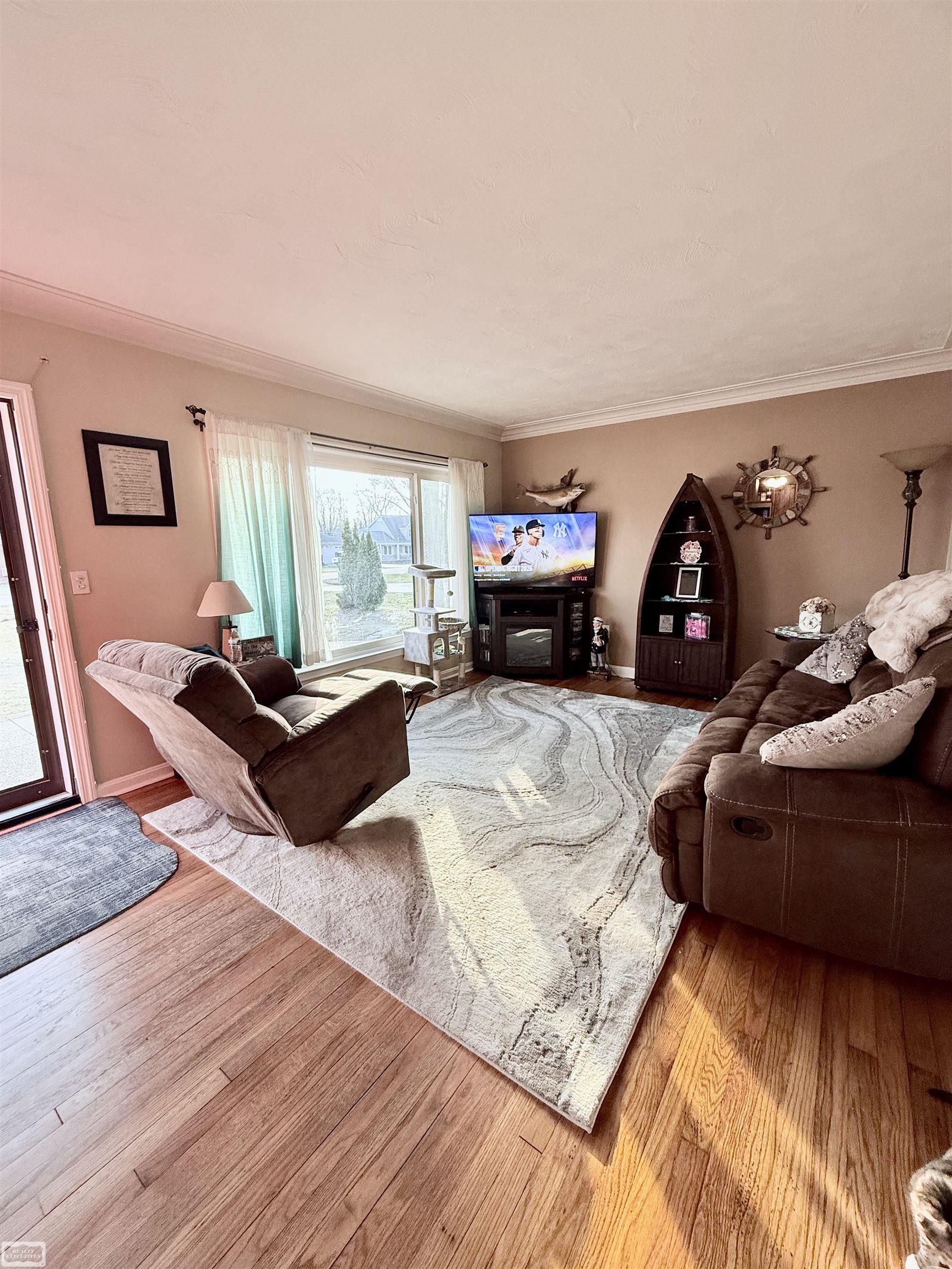 27685 Riviera Street Harrison Township, MI 48045 - Photo 2 of 25 50203419-5b484a27-16a1-4024-8cfb-365d1544026b.JPG
