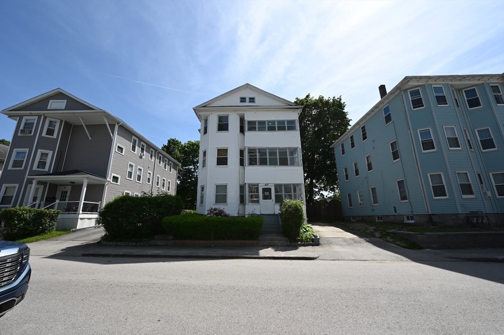 14 Derby Street Worcester, MA 01604 - Photo 1 of 23