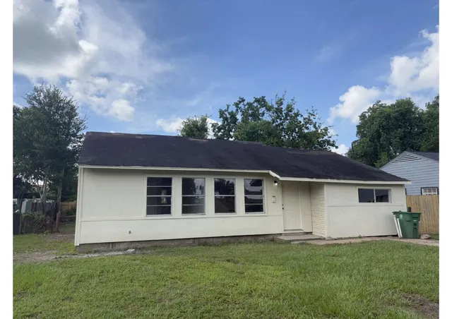 $2,000 | 5934 Southtown Street, Houston, TX 77033